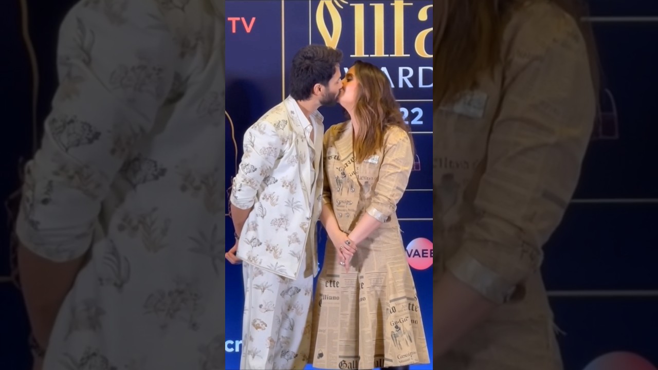 Kareena Kapoor's Romantic Kiss to Shahid Kapoor 💖 | Must-Watch Bollywood Moment #shorts