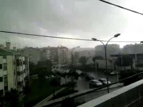 Chuva forte e muito granizo em Lisboa Portugal