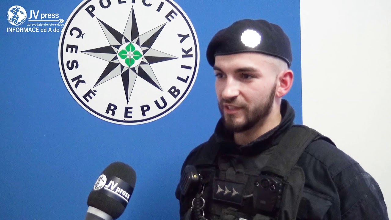 Hrdinná záchrana v Mostě: Strážníci a policisté zachránili muže při požáru bytu 🚒