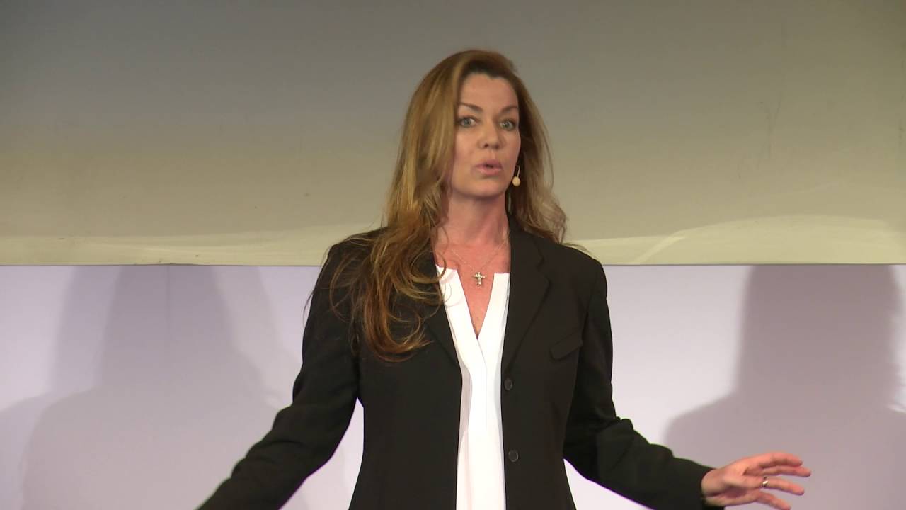 Claudia Christian’s Inspiring Journey: Overcoming Alcoholism and Reclaiming Life 🍀