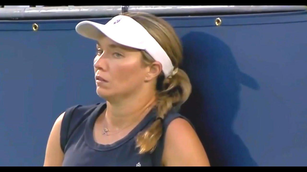 Security Rushes Court During Collins vs Linette Match ⚠️