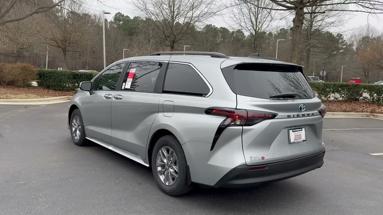 2025 Toyota Sienna XLE: New Features & Details 🚗