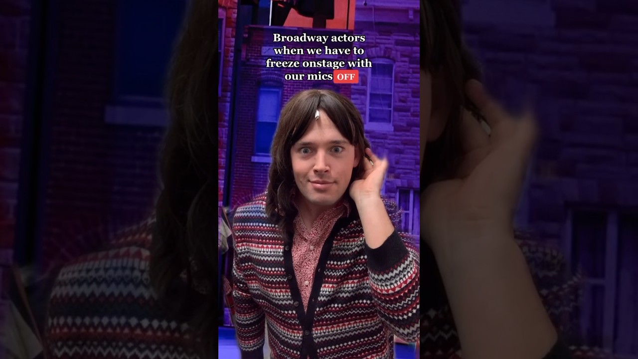 Broadway Actors Freeze on Stage 😳