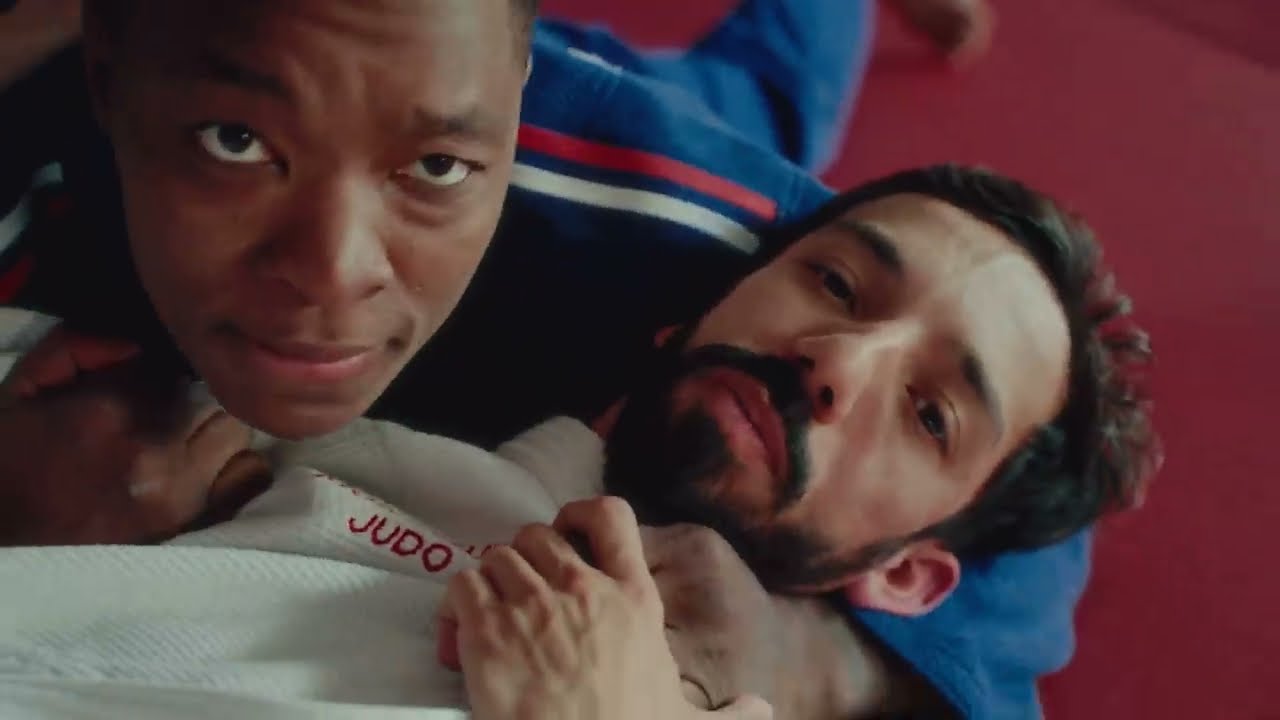 Bigflo & Oli's 'Dernière' with Special Guests like Antoine Dupont & Tony Parker 🎶