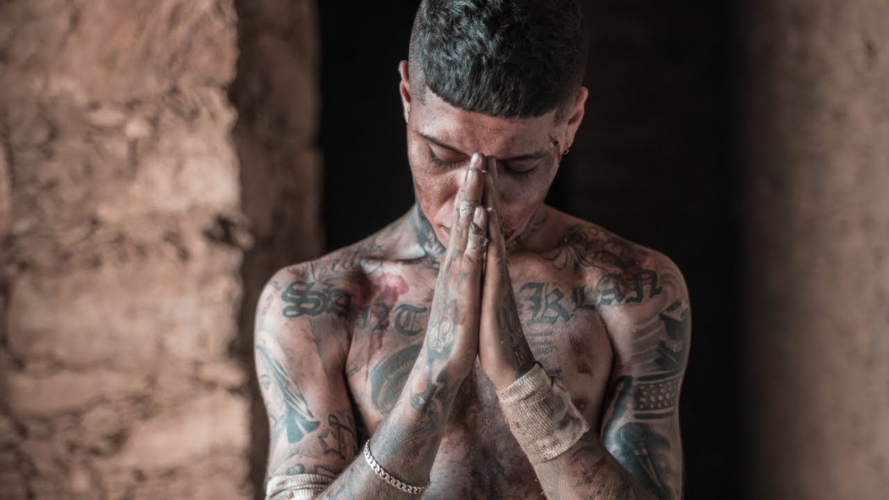 Santa Fe Klan - Vuelve, María 🎶 (Official Video)