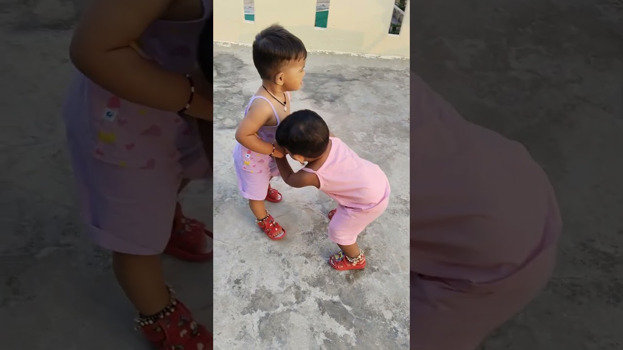 Twin Babies Fight Over Pulpy Orange 🍊 | Funny Shorts