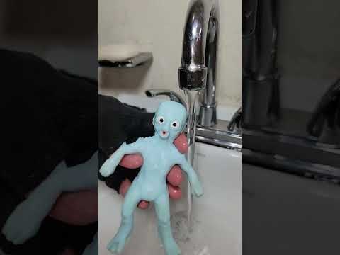 MARCIANITO se queda CHIMUELO 🤕🦷 #educativo #bañarse #humor #cute #funny #divertido #familiar #viral