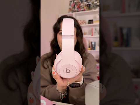 UNBOXING THE PRETTIEST PINK HEADPHONES FROM BEATS💗 (THE BEST PINK) #youtubeshorts #shorts