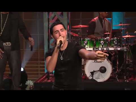 Akon's Beautiful Live Performance 🎶