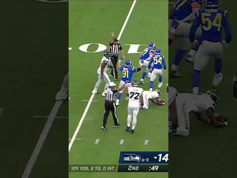 Michael Hoecht broke out at outside linebacker🫣