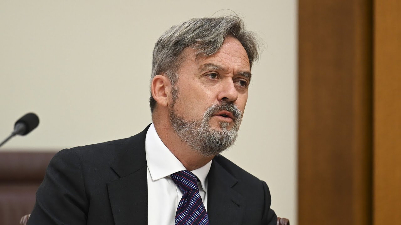 Liberal Senator Criticizes Party on National TV 📺