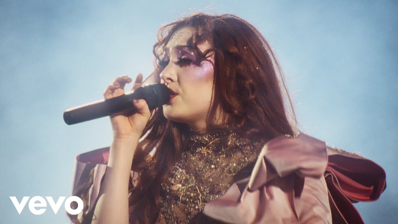 Chappell Roan Performs 'The Subway' Live in KC 🎶