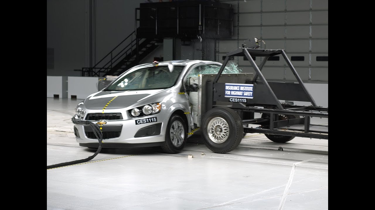 2012 Chevrolet Sonic side IIHS crash test