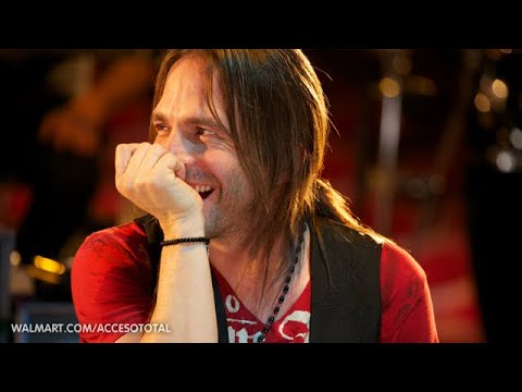 Maná - Eres Mi Religión Live at Walmart 2011 🎶