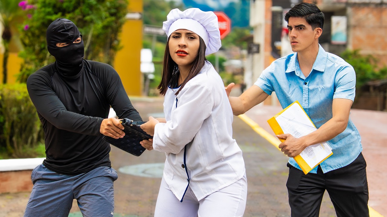 Joven pierde su oportunidad por ayudar a una desconocida y recibe una recompensa inesperada ✨