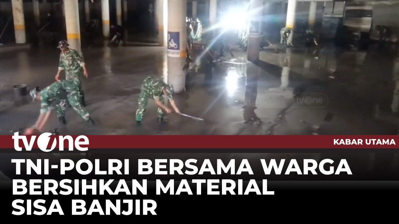 Petugas dan Warga Bersihkan Pasar Badung Bali 🧹
