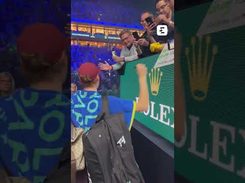 ✍️La légende raconte que Sinner a signé un autographe à tous les spectateurs de la La Défense Arena