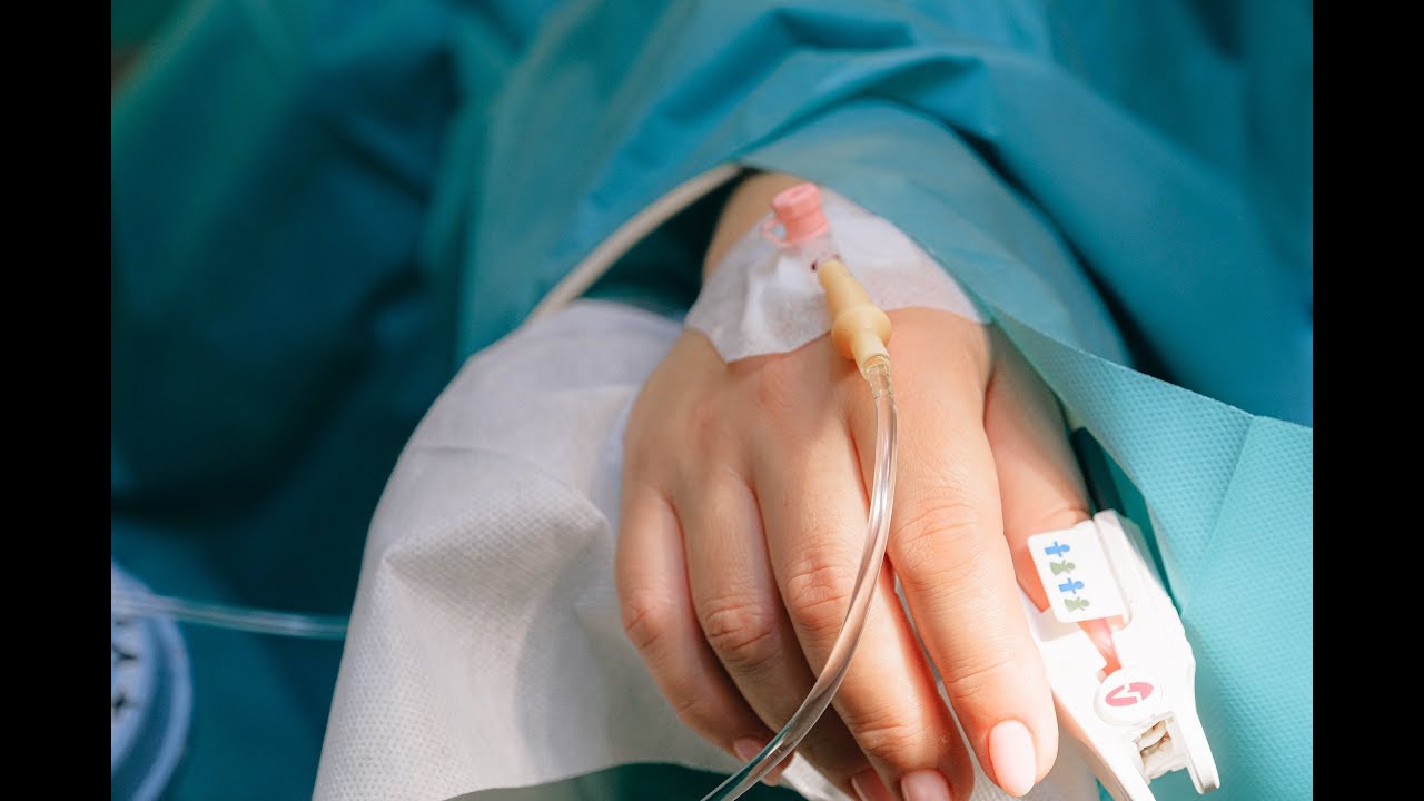 Kodėl negalima patiems statyti lašelinės namuose ir kada būtina kreiptis į gydytojus 🚑