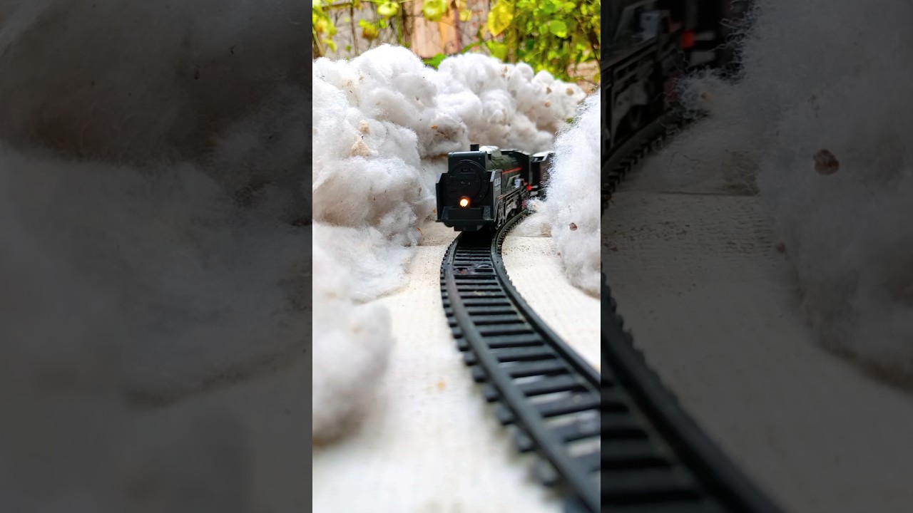 Fenfa Battery-Powered Remote Control Train