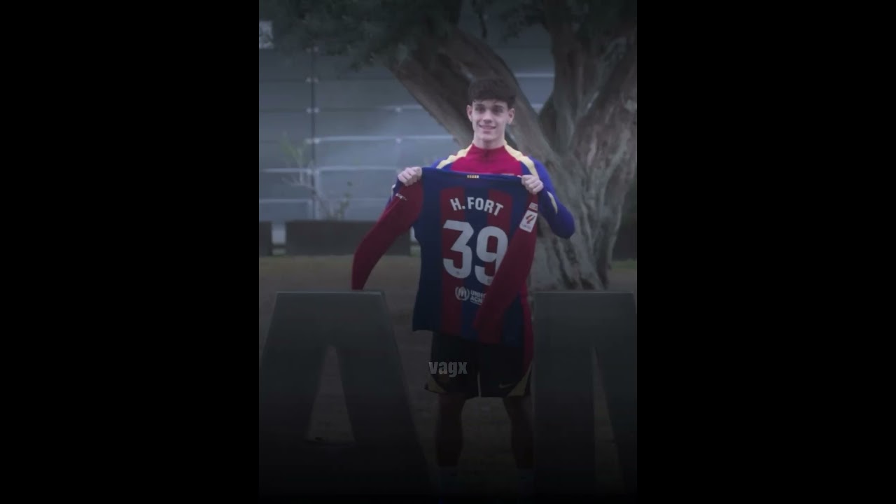 Descubre la Encantadora Chica Atractiva en Barcelona con Hector Fort 🎥