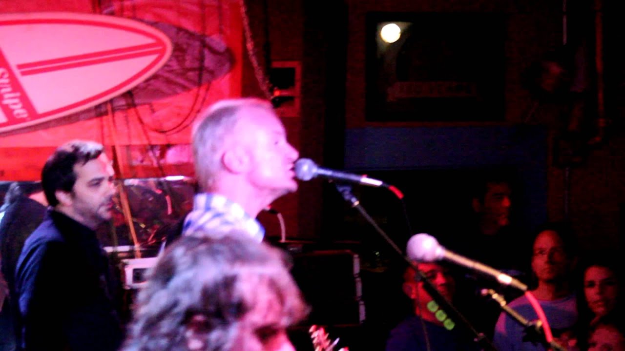 Fountains of Wayne's 'Little Red Light' – A Catchy Indie Rock Track 🎸