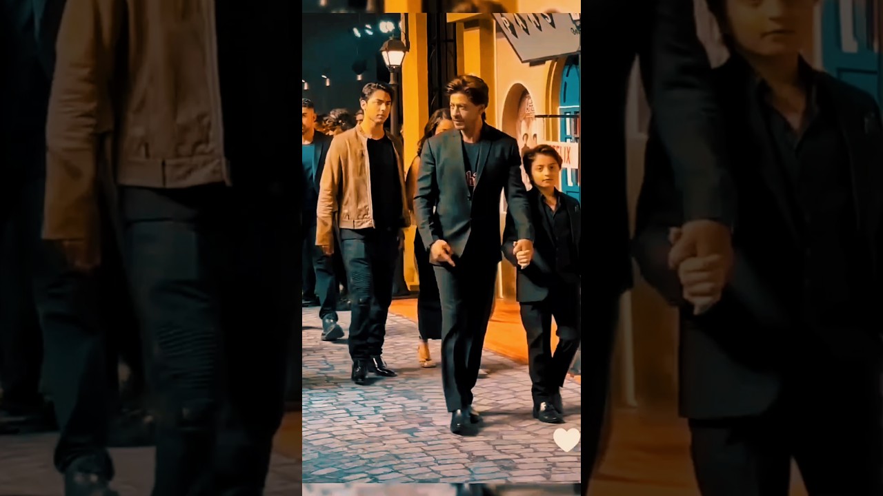 Shahrukh Khan Family Photo | SRK, Gauri, Aryan, Suhana, AbRam Together