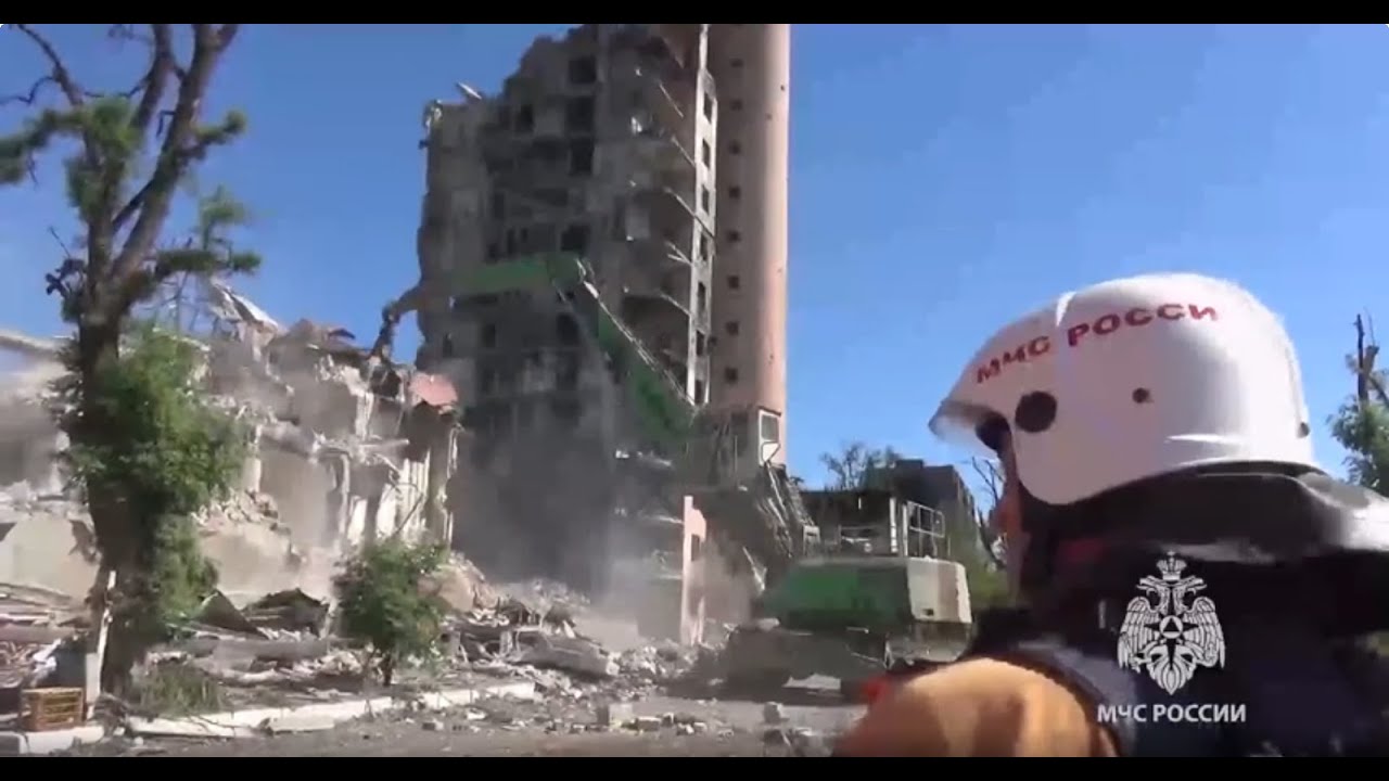 Герои МЧС России: Спасатели, которые рискуют жизнью ради спасения 🚒