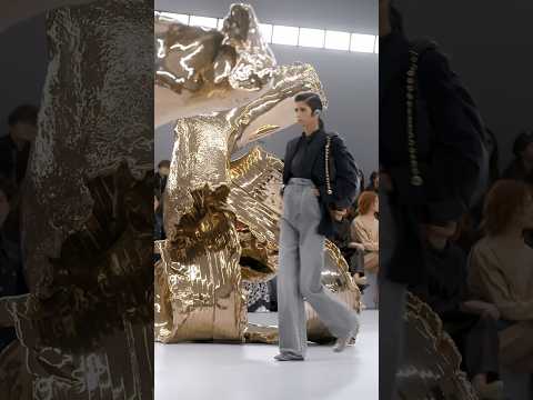 LOEWE Spring Summer 2024 women's runway collection. #LOEWE