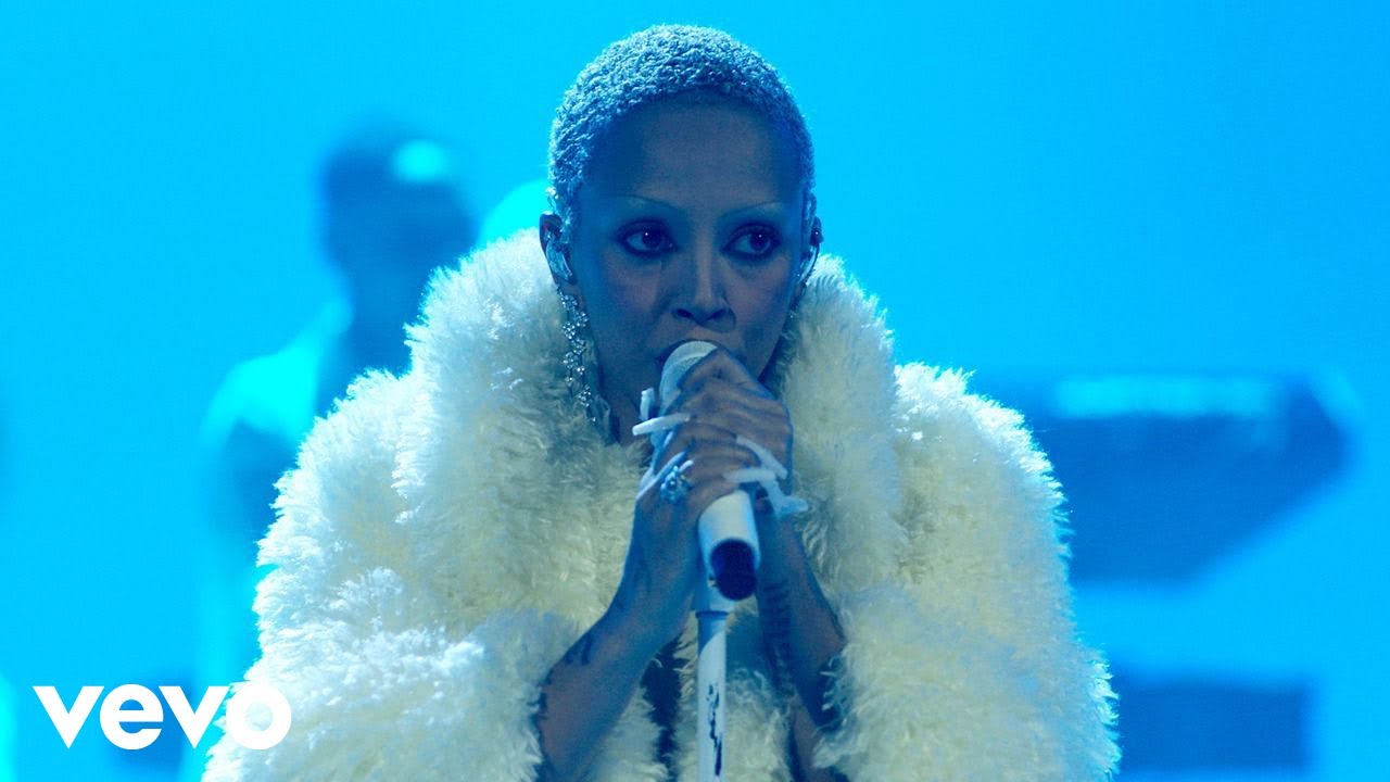 Doja Cat Performs Agora Hills Live Lounge π€