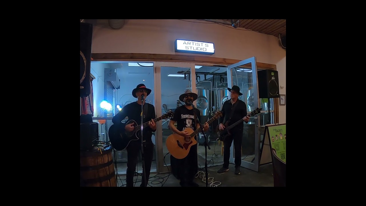 The Racket Unplugged Performs Stacy's Mom Live at Alementary Brewing 🍺
