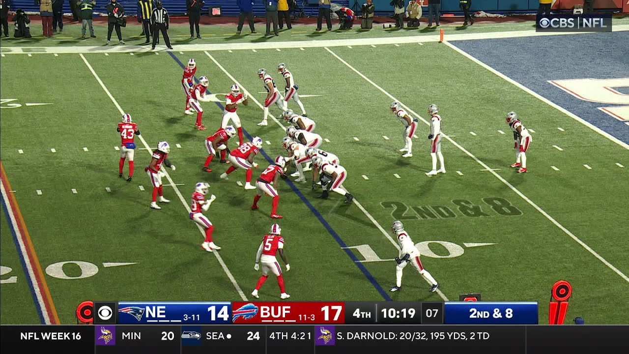 Defensive TD! Taron Johnson recovers Pats' backward pass in end zone for six