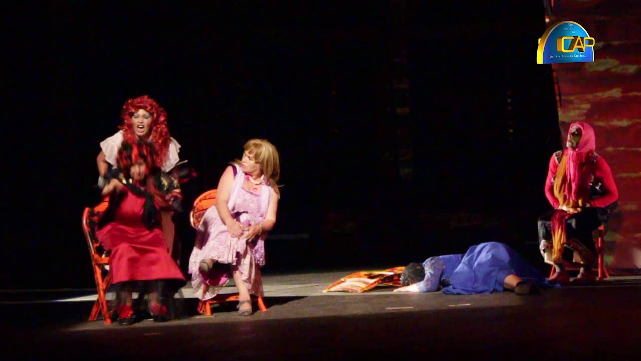 Discover the Stunning Indoor Performance of دليلة المفتاحي in 'Sabaa Sbeya Fi Gasbeya' 🎶