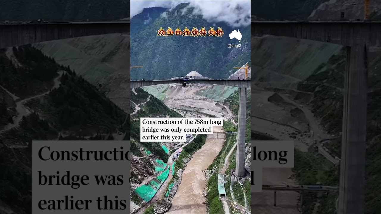 Bridge in China Collapses Suddenly 😱