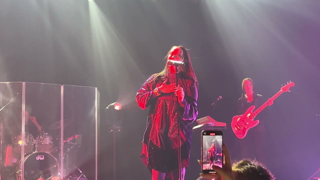 Faouzia: Thick & Thin + Born Without a Heart in Montreal ๐ถ