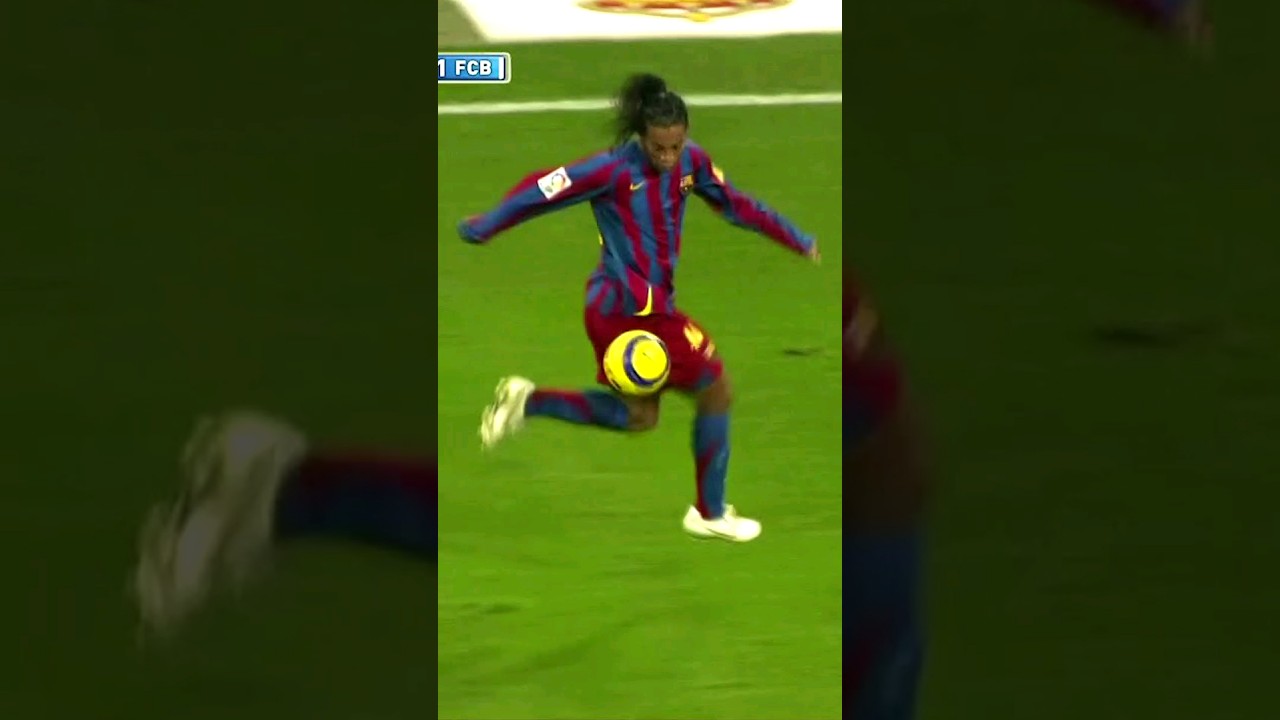 Ronaldinho's Amazing Dribbling Skills | Football Magic 😍