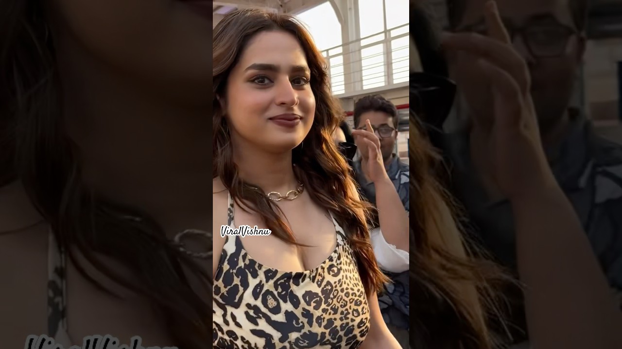 Ayesha Looks Stunning Spotted by Paparazzi 📸