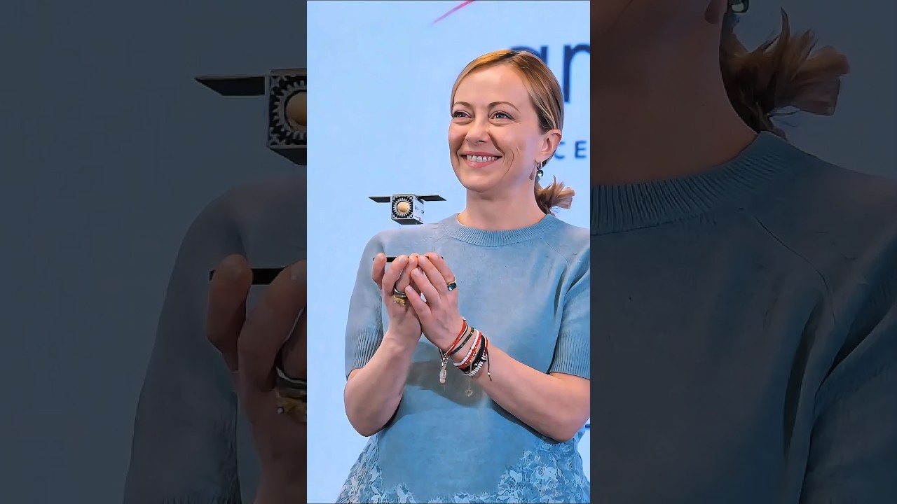 Giorgia Meloni: Italy's Young and Stylish Prime Minister with a Bright Smile 🇮🇹