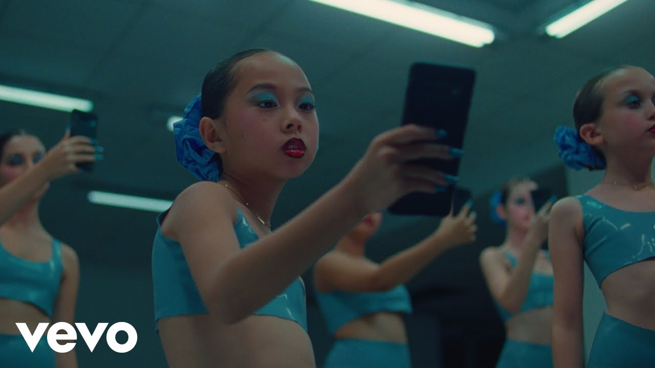 Christina Aguilera - Beautiful (2022 Music Video) 🎶