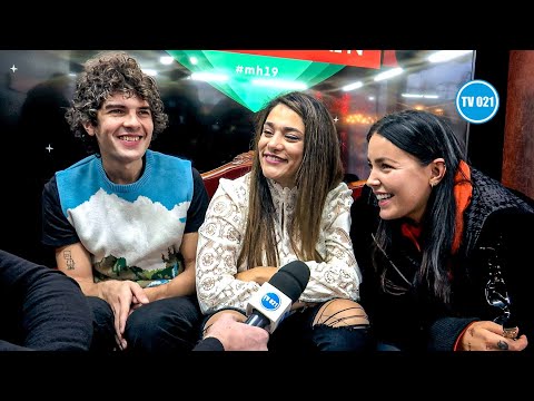 Musikhjälpens programledare på plats i glasburen