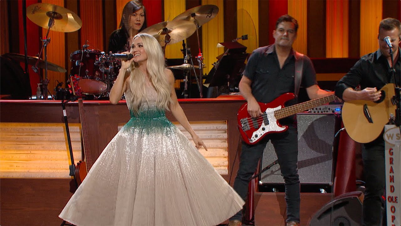 Carrie Underwood Performs 'Before He Cheats' at Opry 🎤