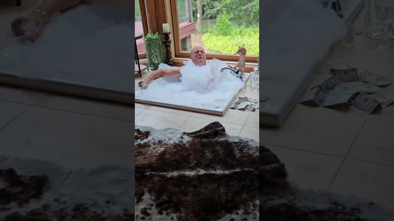 SCARFACE Tub Scene Reenacted at Airbnb π