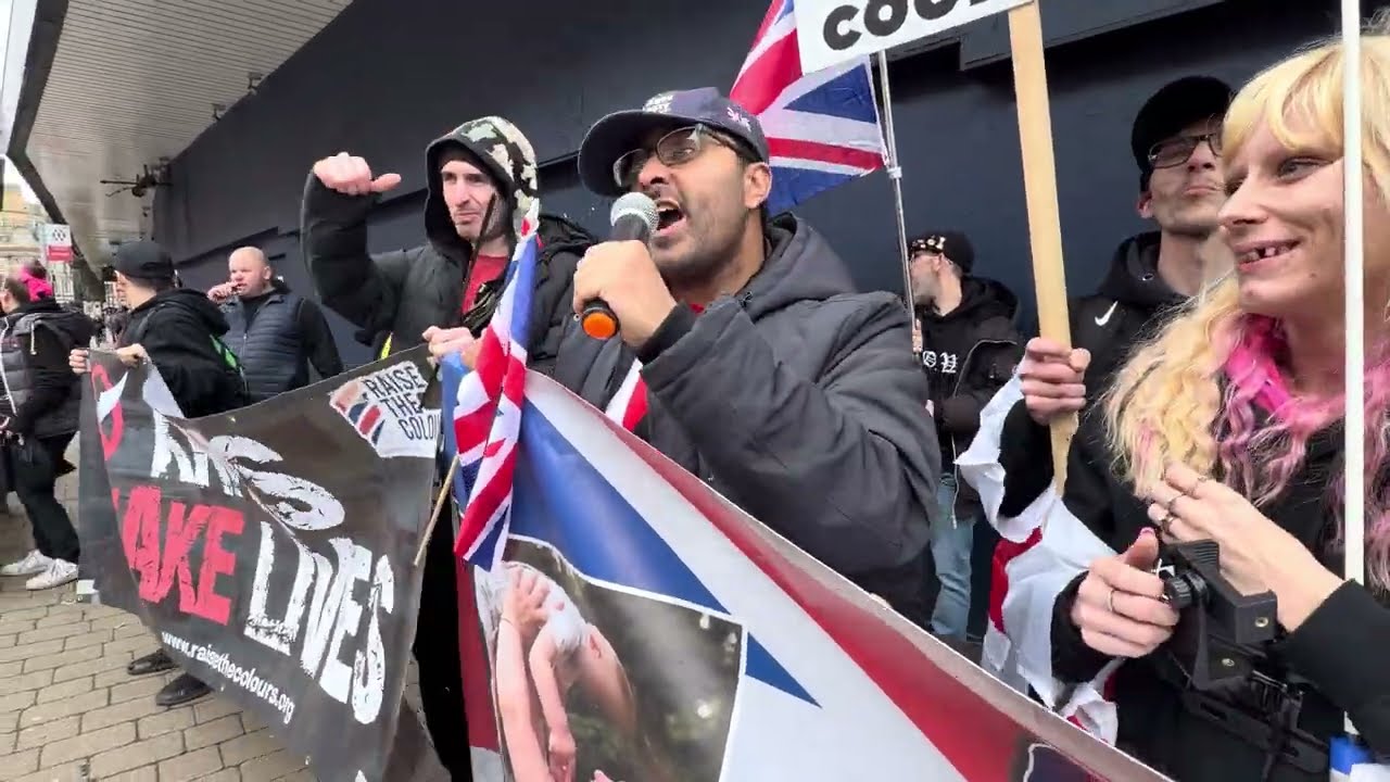Wolverhampton says no to illegal migration protest.. police in force including undercover 