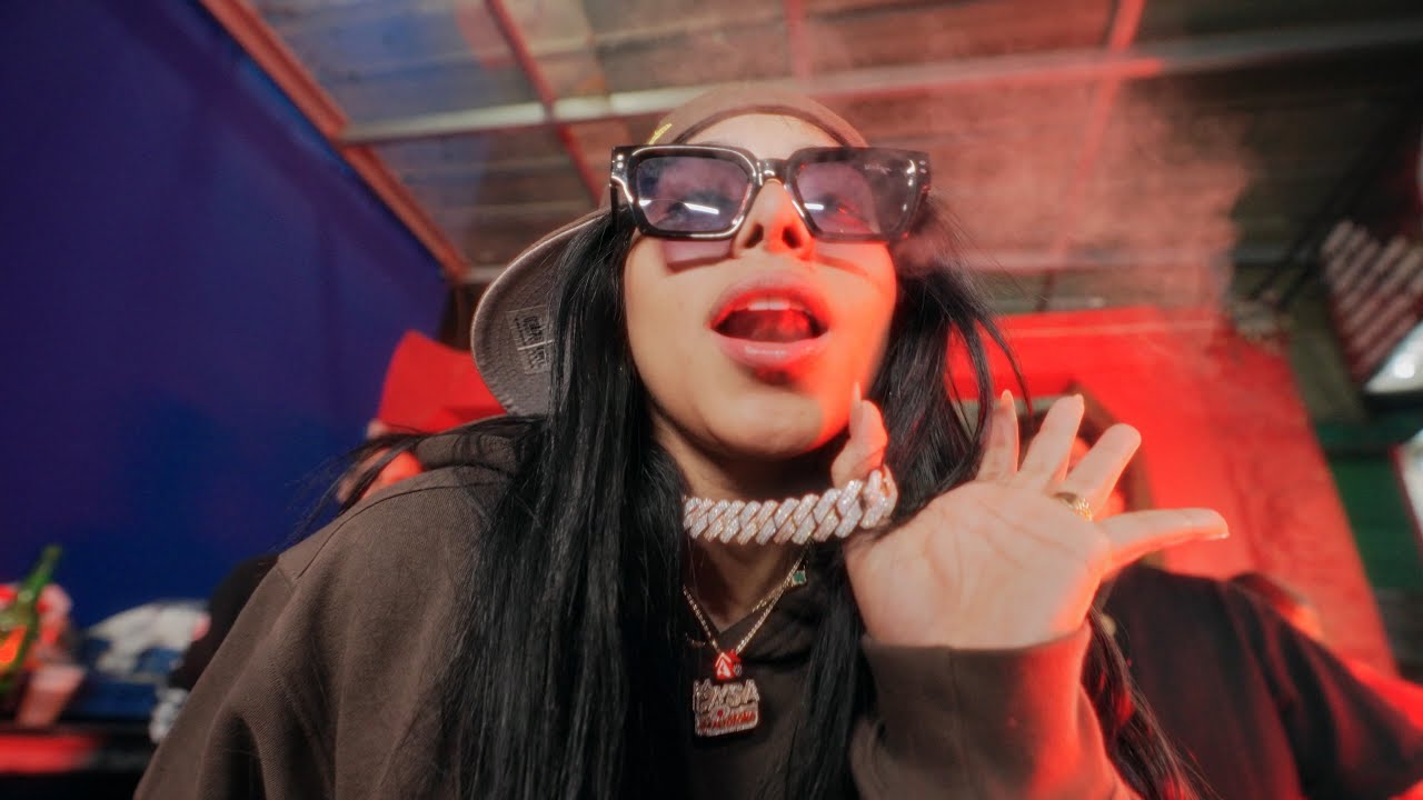 Karola - ME TIENEN DEMA (Official Video) 🎶