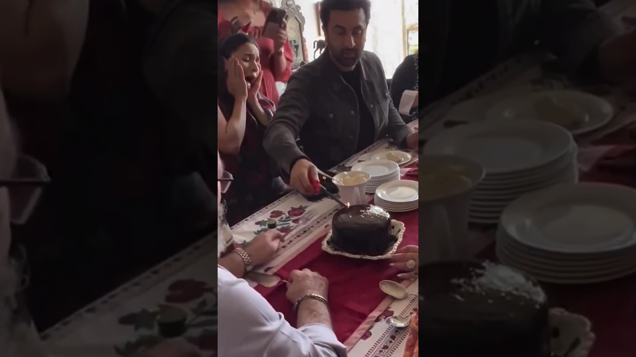#aliabhatt's reaction is #epic 🤣 while #ranbirkapoor blows the #christmas  cake 🔥 #shorts