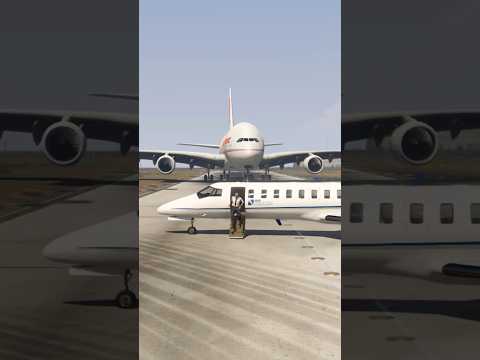 Crazy Pilot Stop the Plane on Runway when Airbus a380 Landing