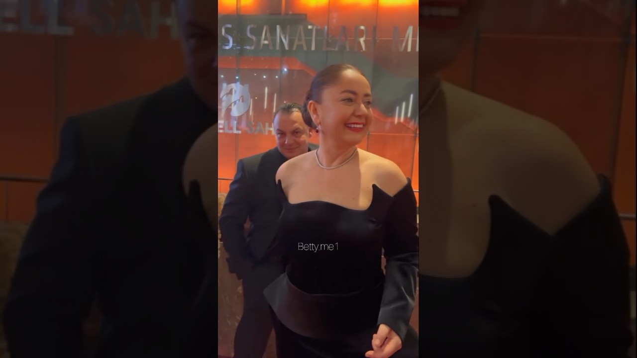 Sibel Taşçıoğlu at Pantene Altın Kelebek Awards 🌟