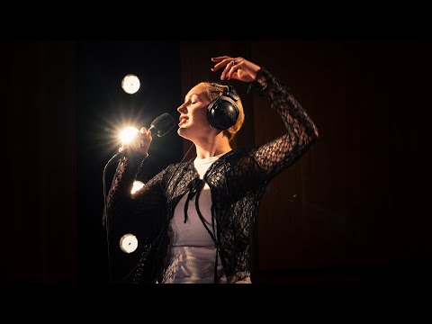 Kaat Van Stralen brengt 'Stop met wenen' in unieke setting | De Nieuwe Lichting