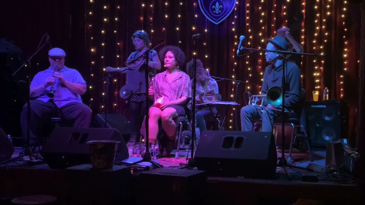 Shaye Cohn & Molly Reeves Perform Classic 'Who’s Sorry Now' 🎶