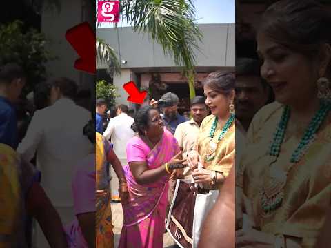 "ராஜ மாத ஒரு போட்டோ எடுத்துக்குறேன்😀😍" | Ramya Krishnan | Ishari K. Ganesh | Daughter Wedding