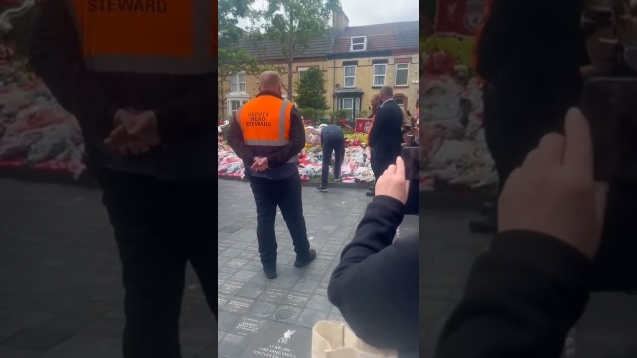 David Moyes Pays Tribute at Anfield for Jota & Brother 🌹